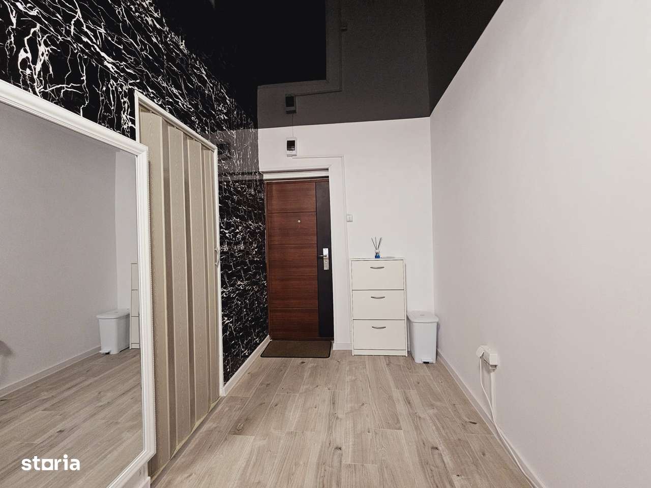 Garsoniera la cheie, zona Port-8