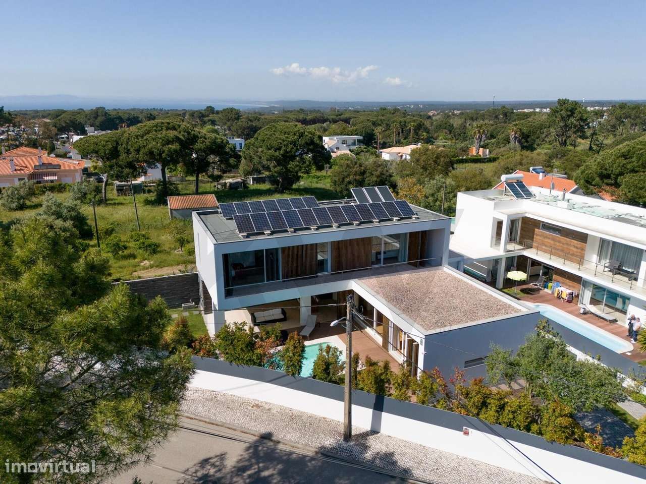 Excelente moradia T3  com piscina junto à praia do Meco - Grande imagem: 2/55