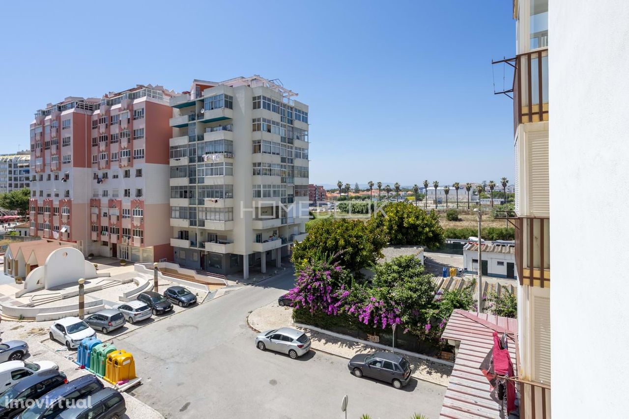 Apartamento remodelado no centro da Costa da Caparica