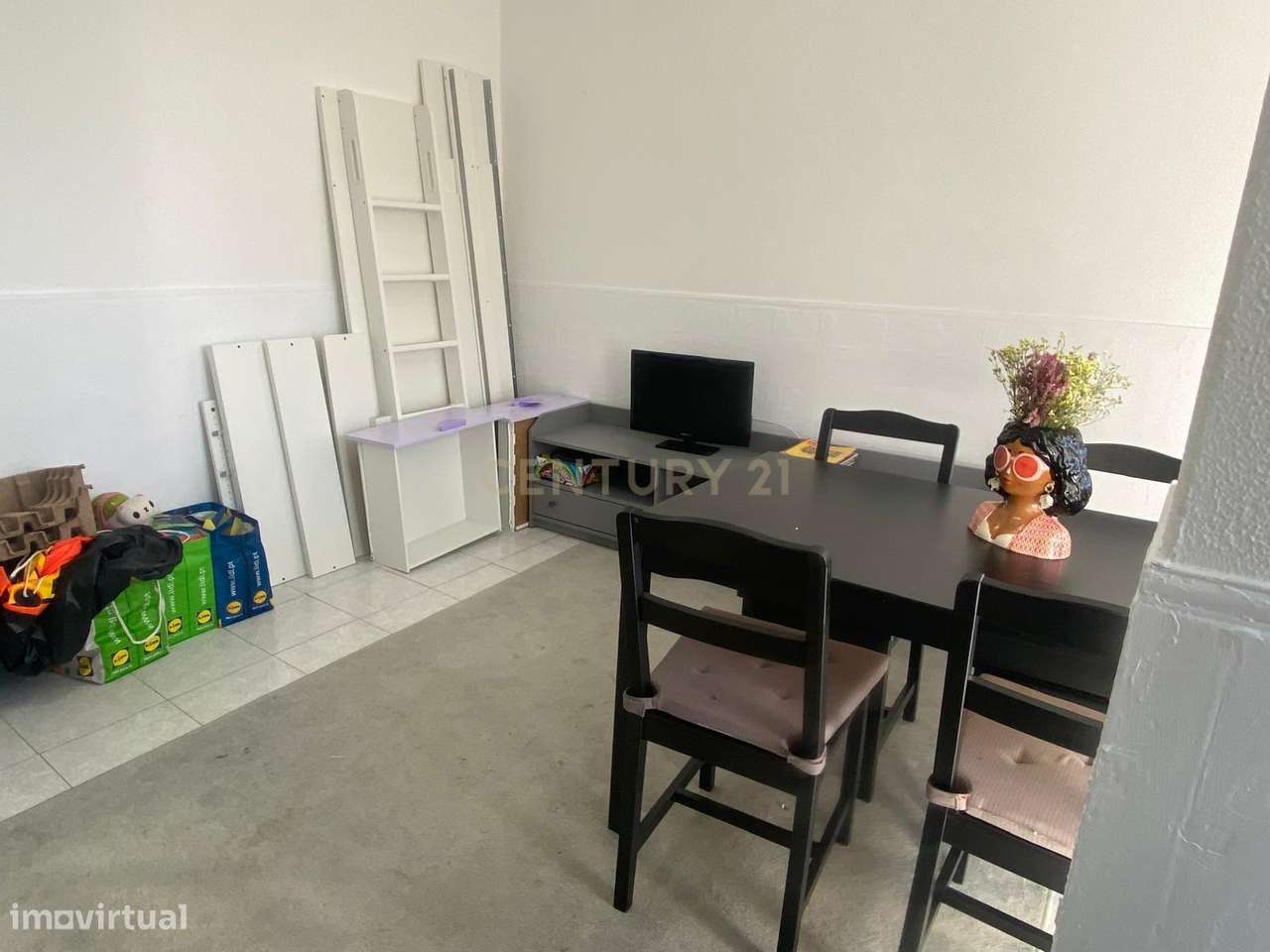 Apartamento T2 com Vista Panorâmica em Barreiro-21