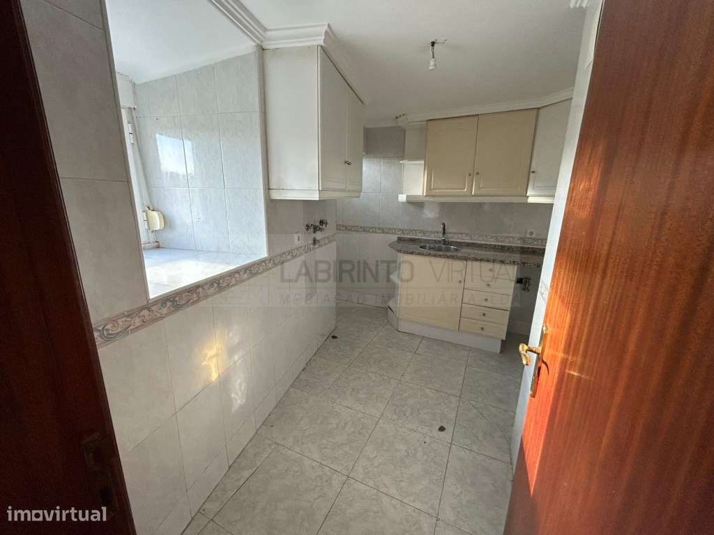 Vende-se T2 na Graça - Lisboa - Grande imagem: 4/9