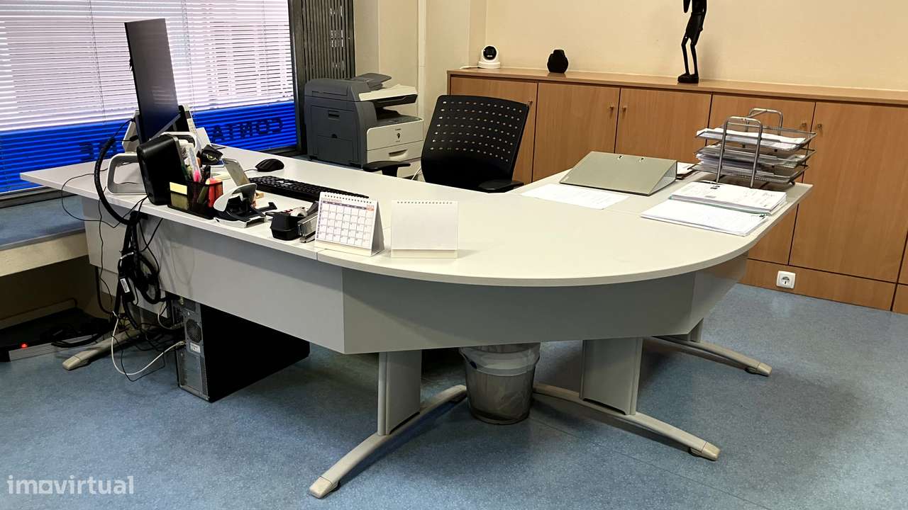 Trespasse escritório em loja de dois andares - Rua de Camões 565 - Grande imagem: 4/9