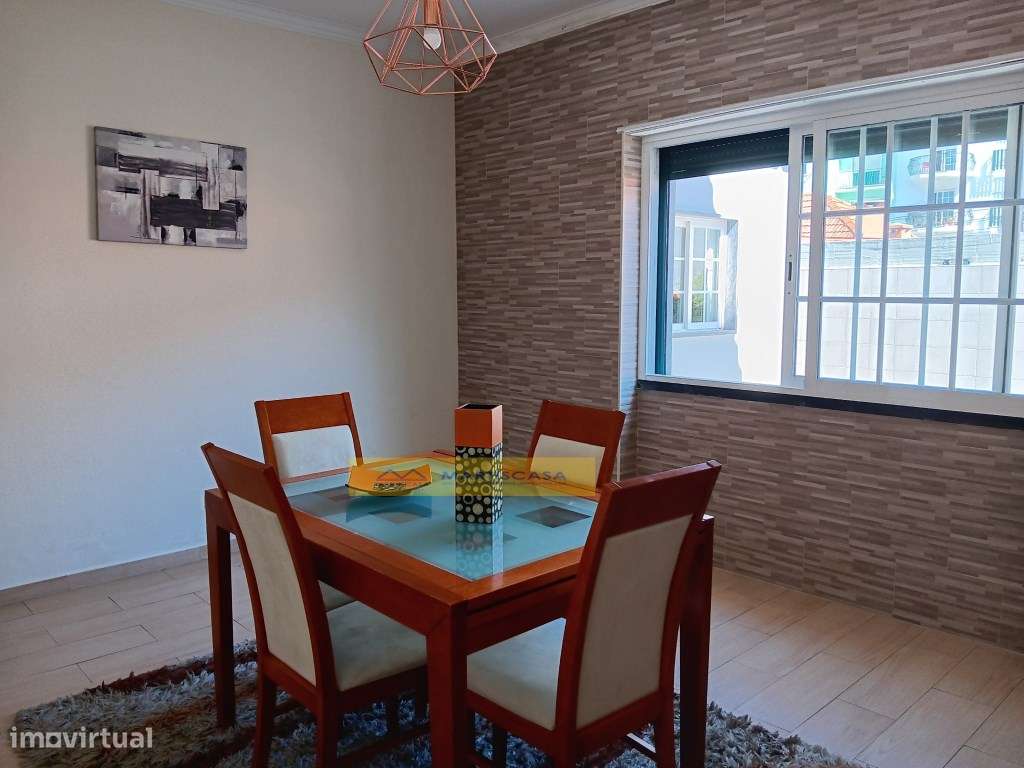 Moradia T4 totalmente remodelada, garagem, sotão e espaço exterior,...-11