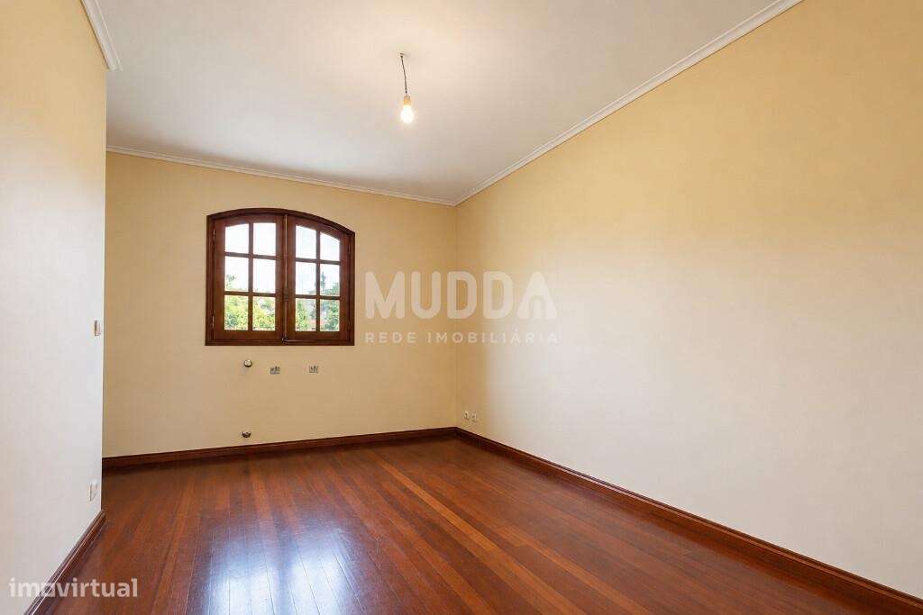Oportunidade em Azurva – Moradia Isolada com Grande Terreno!-22