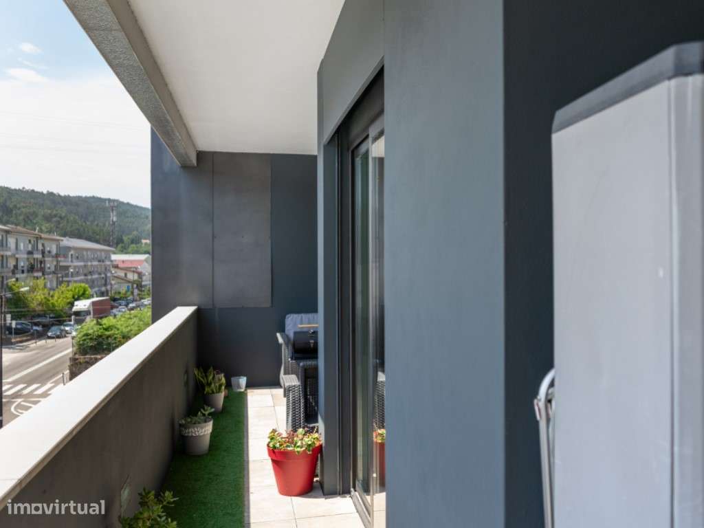 Excelente T3 c/ Garagem Fechada em Celeirós - Braga-13