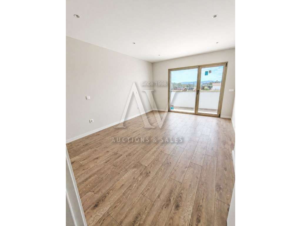 MORADIA V3+1 || Batalha || 294,50 m2 de construção-27