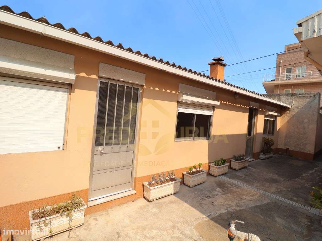 EXCELENTE MORADIA TERREA COM TERRENO E ANEXOS ARCOZELO-7