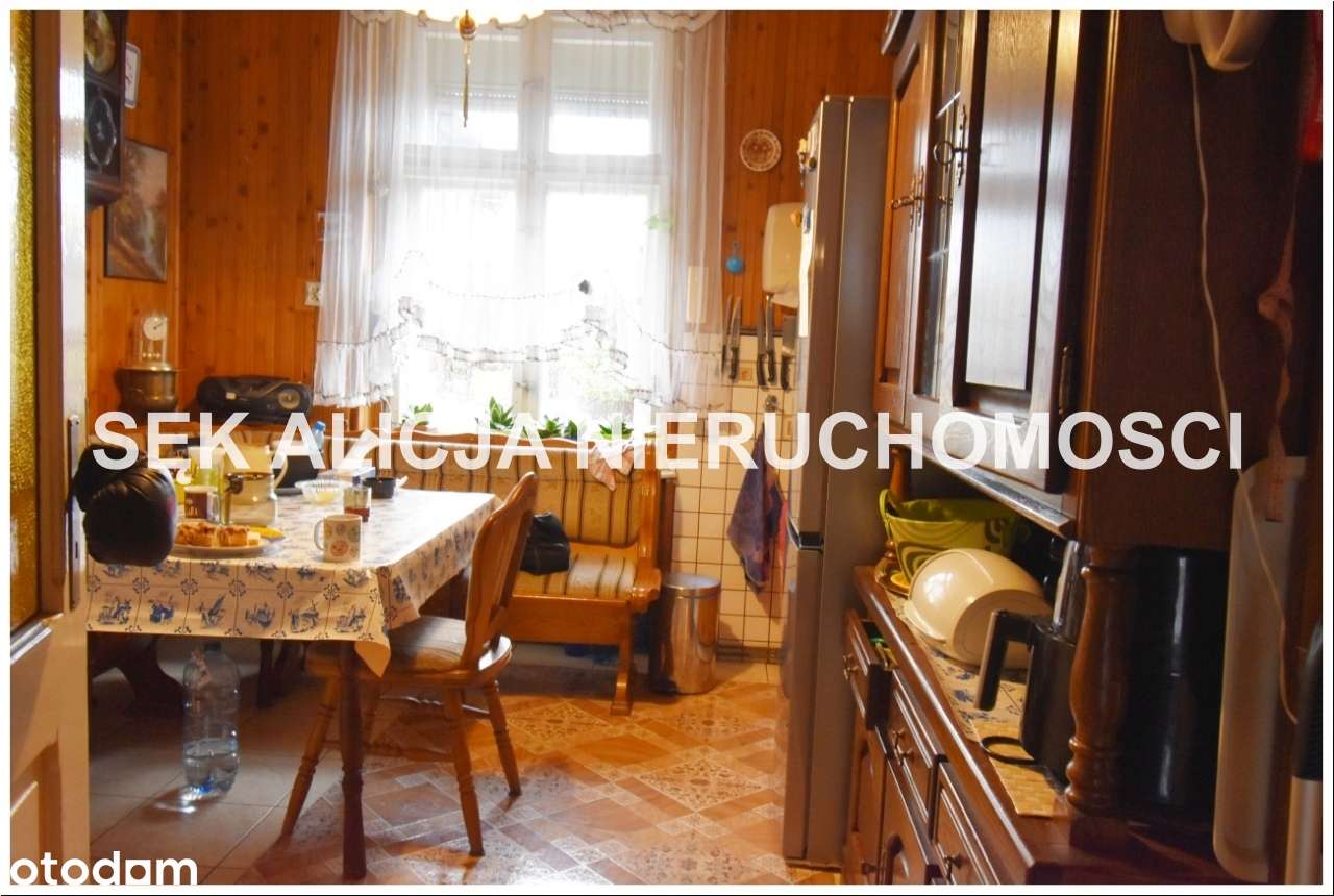 Kamienica z dużym parkingiem i ogrodem-12