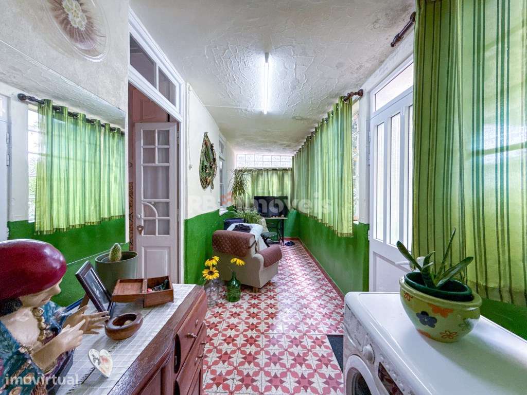 Moradia T4 de 2 pisos com logradouro, na zona norte do Entroncamento - Grande imagem: 4/60