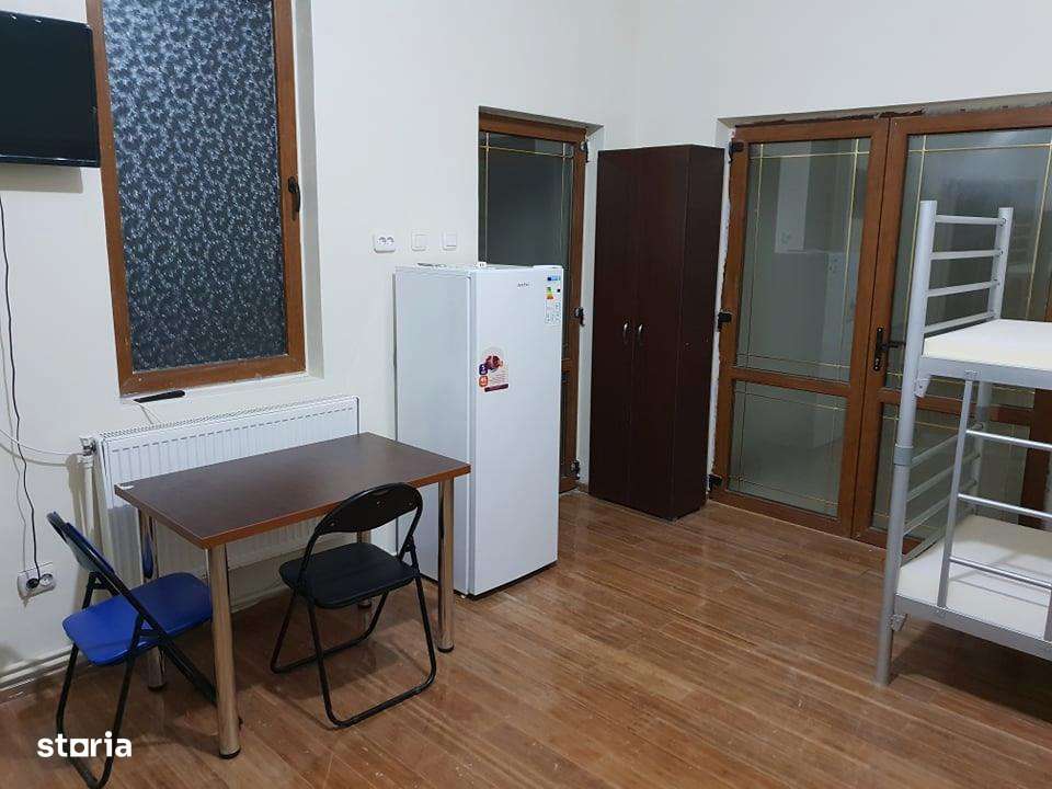 Cazare muncitori sector 4, langa metrou, camere cu baie - Imagine principală: 4/4