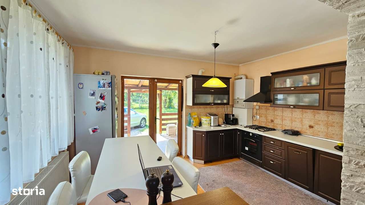 Casa de vis ,ideala familie,singur in curte,250000 Euro.Comision 0%-10