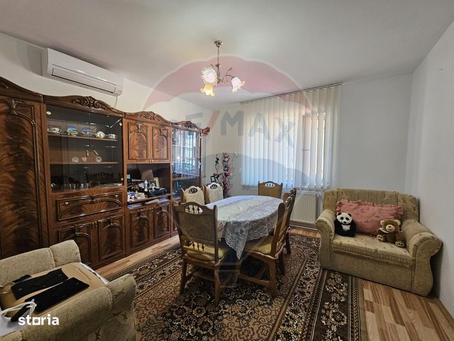Casa de vanzare in Cotu Mic-1