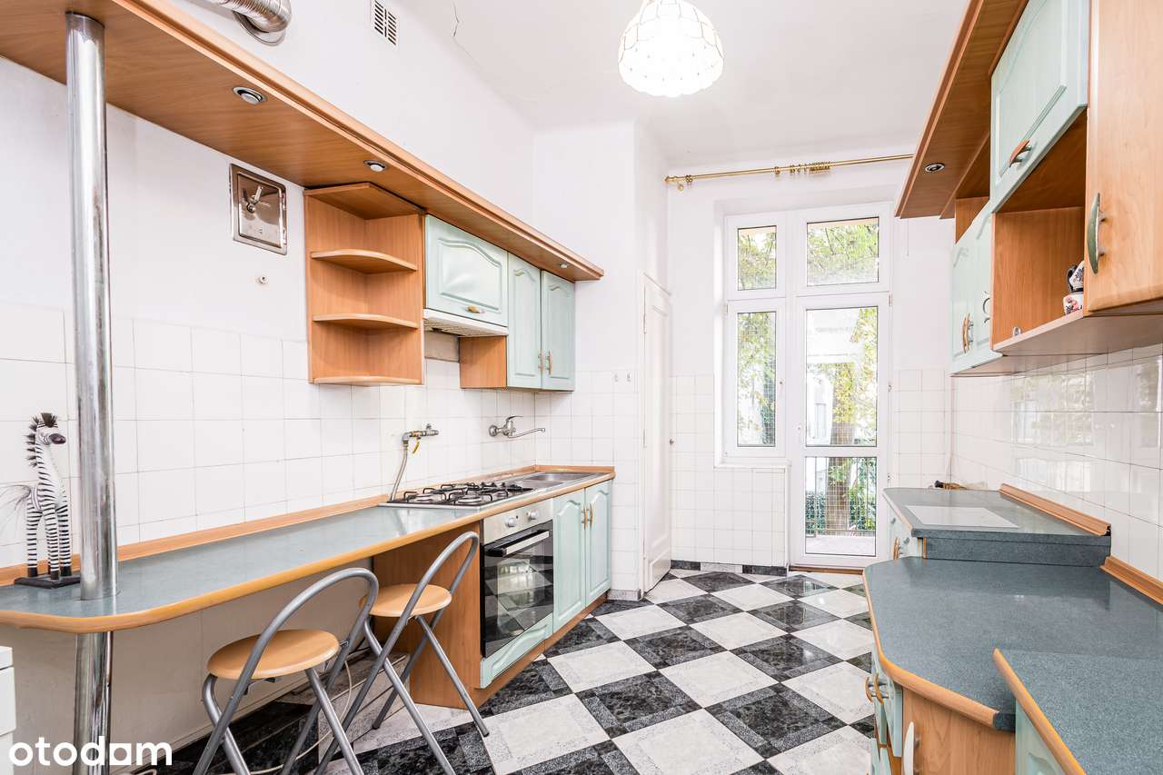 Plac Inwalidów. Ustawne, 2-pokojowe w doskonałej lokalizacji.-0