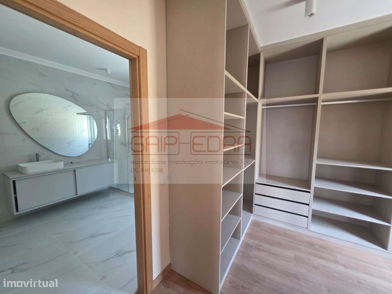 Moradia 4 frentes nova  com 840 m2 terreno em Felgueiras-21