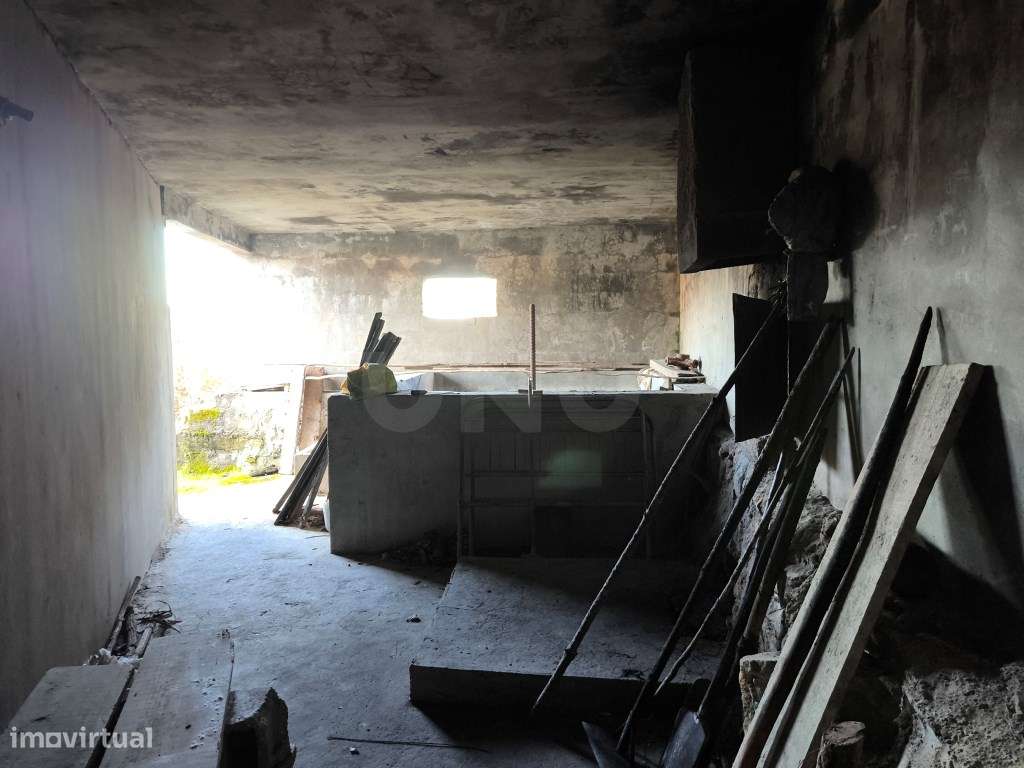 Oportunidade absolutamente imperdível - Moradia com parte renovada ...-39