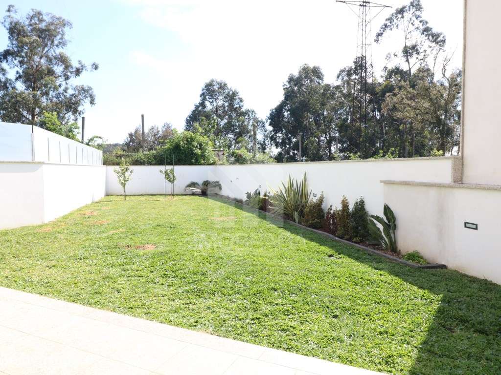 Venda Moradia Geminada T3, em Esporões, Braga-39