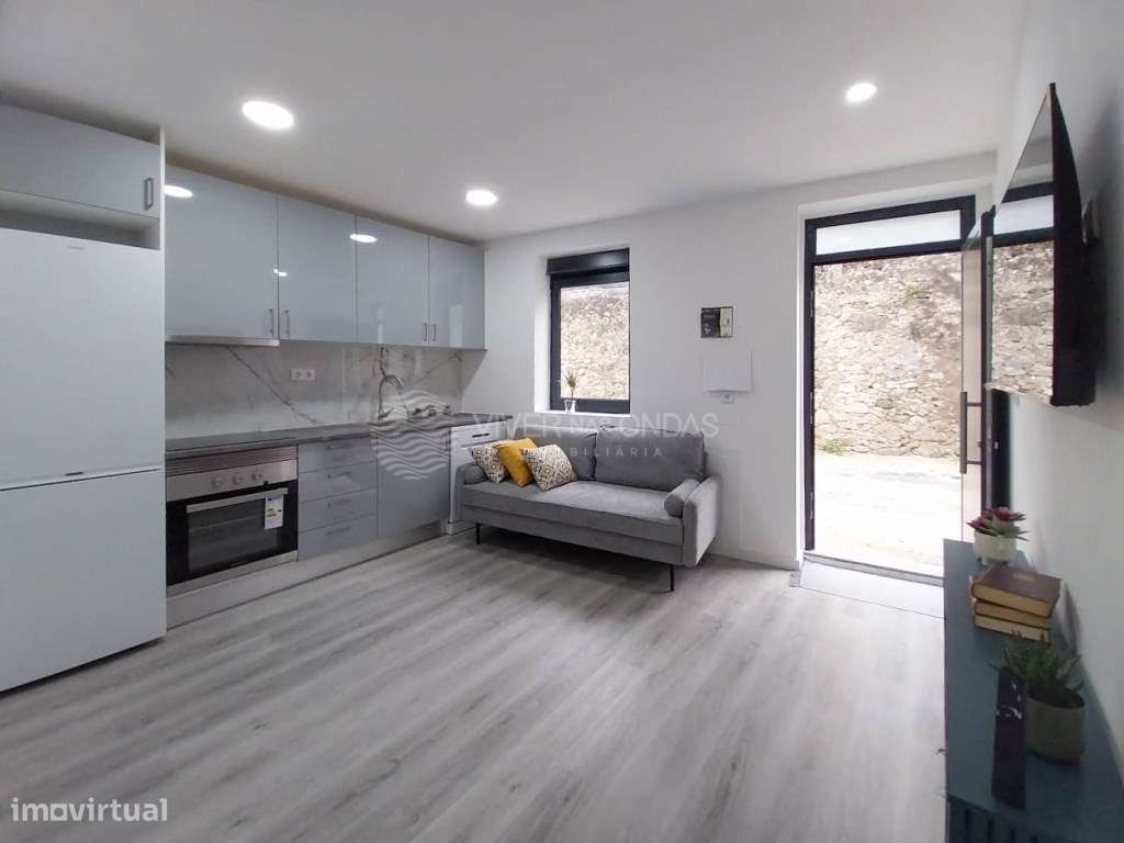 Moradia T1 totalmente renovada, com terraço, no centro do Porto.-2
