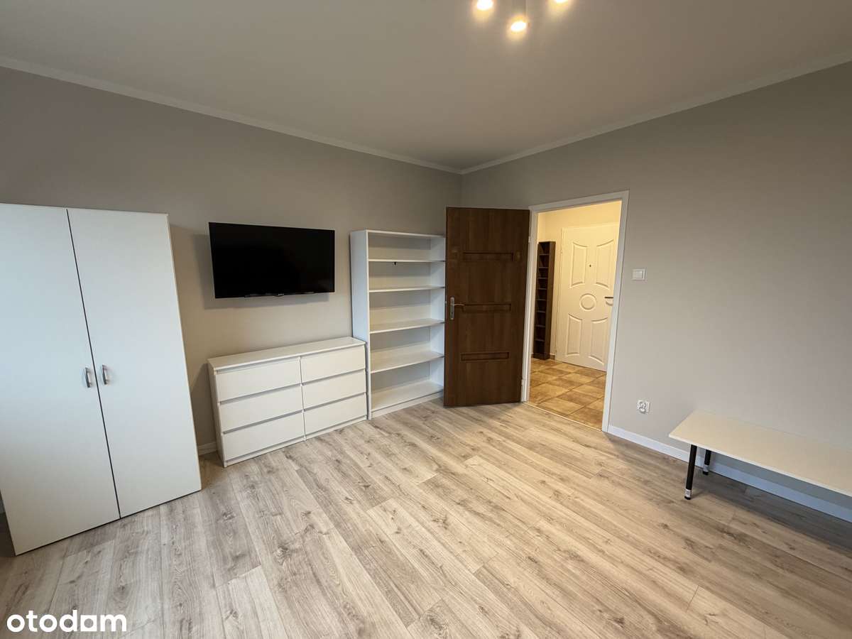 Kawalerka 36m2, ogrzewanie i ciepła woda z miasta - Pełny obrazek: 2/8