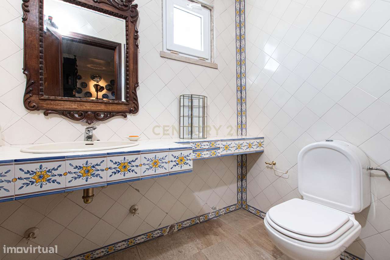 T4 +1 com jardim, piscina e garagem-15