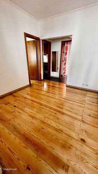 Apartamento T1 Remodelado com pátio no Bairro Grandella, Benfica - Grande imagem: 4/12