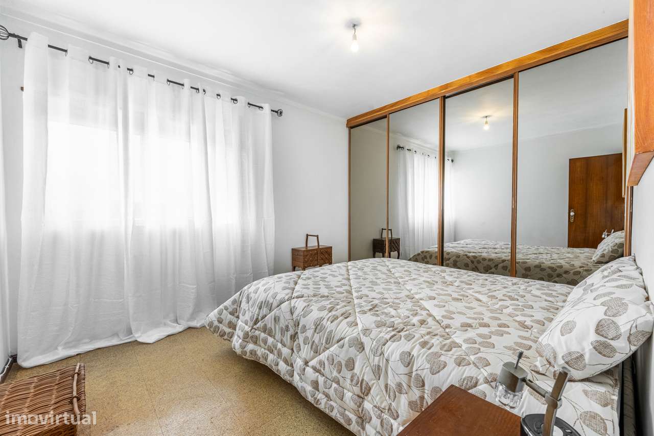 Apartamento T3 renovado no centro de Braga-17