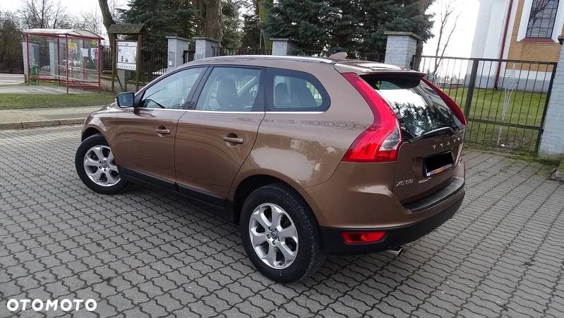 Volvo XC 60 D4 AWD Geartronic Momentum - 4