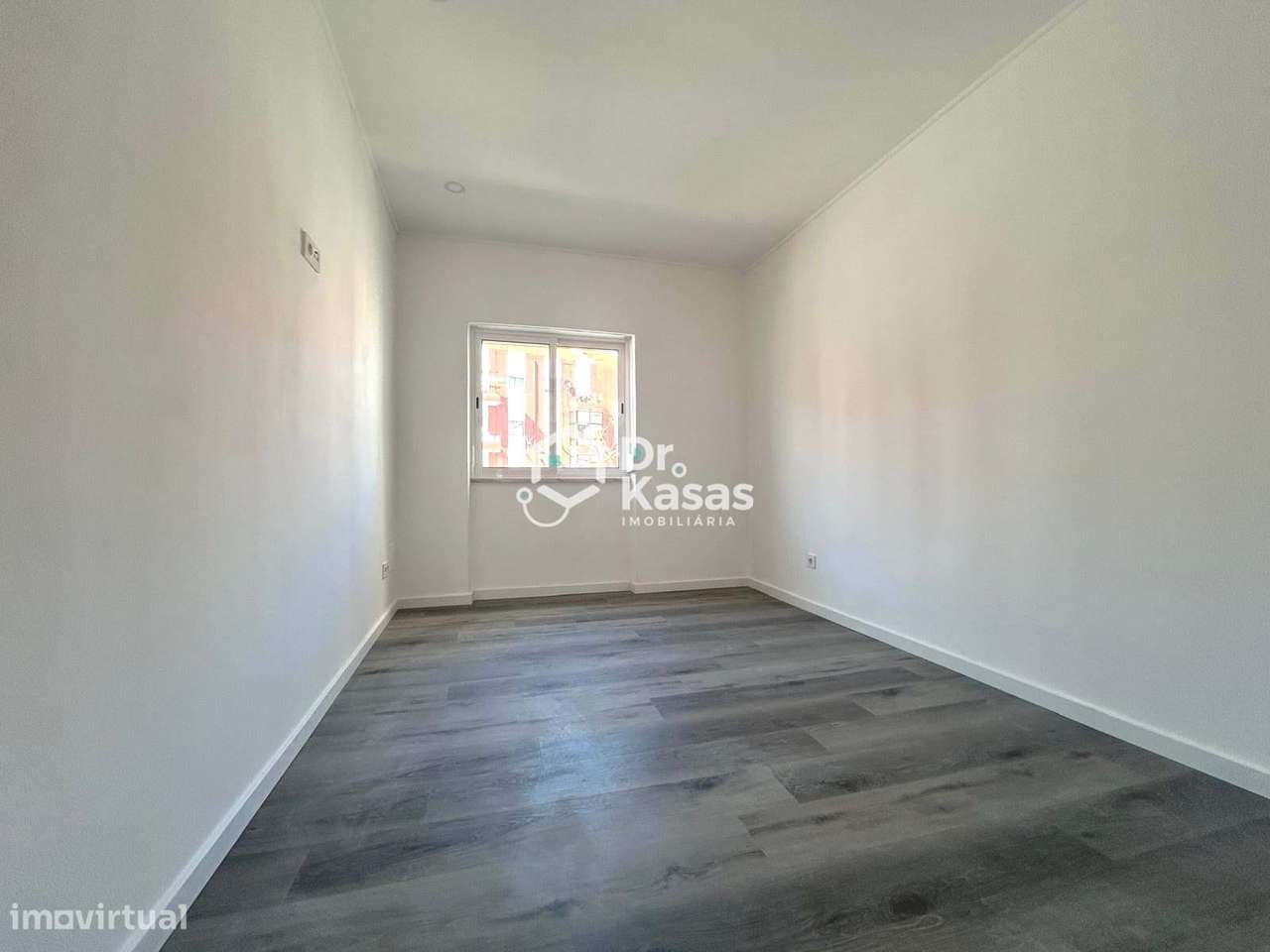 Apartamento T2 Renovado na Baixa da Banheira-27
