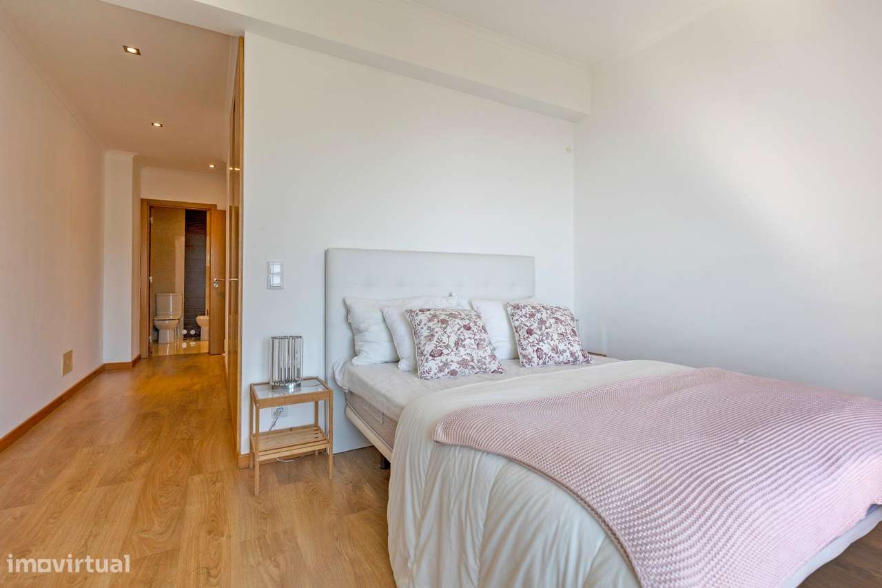 Moradia T3 piscina terraço vista mar e vila de Sesimbra-24