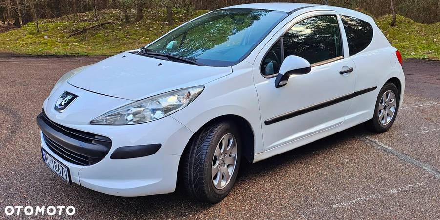 Peugeot 207 - 1