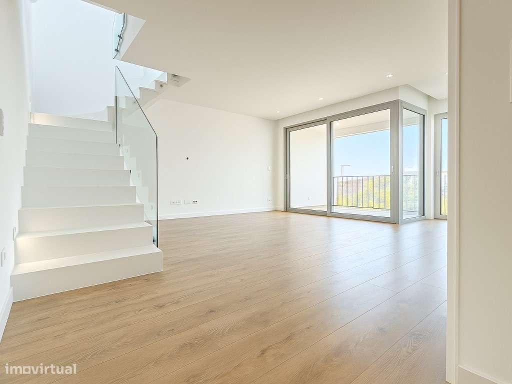 Apartamento T3+1 | Garagem em 'BOX' p/ 2 Viaturas | 2 Terraços-8