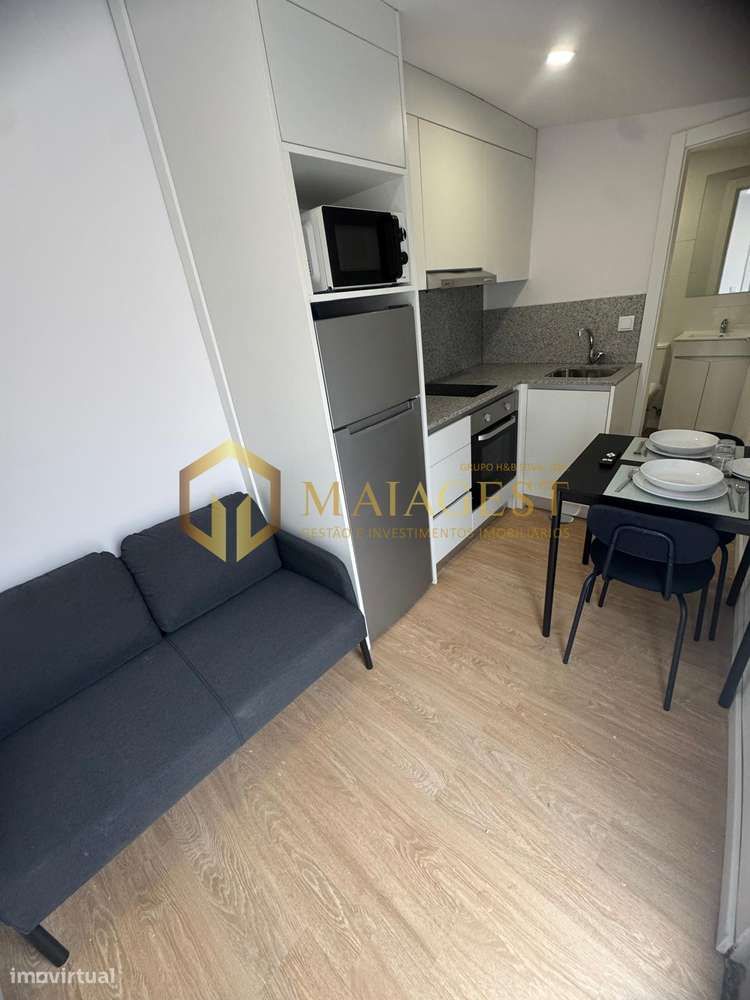 Moradia remodelada dividida em 3 habitações em Canelas-16