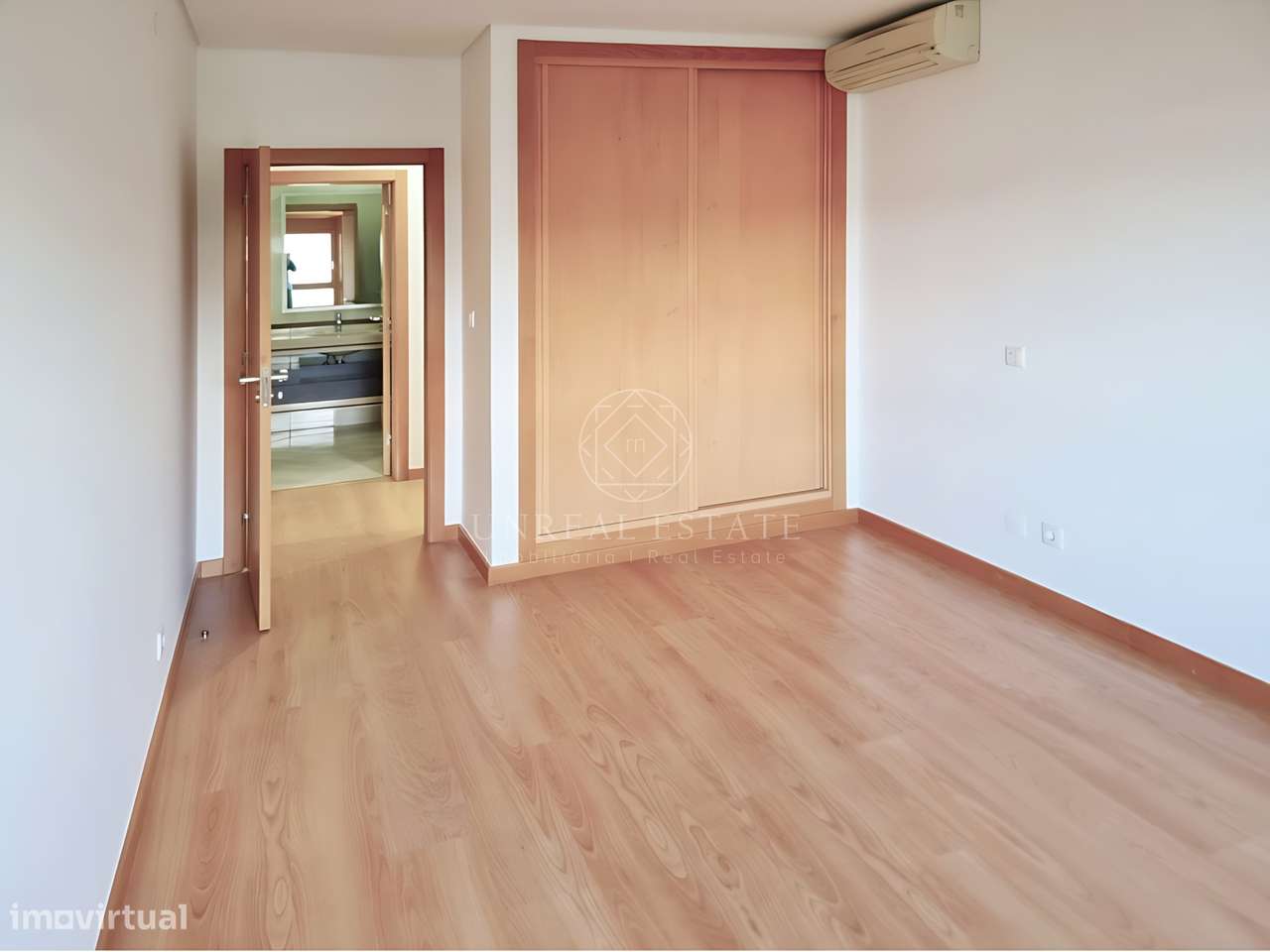 Apartamento T3, renovado, com varandas e 4 parqueamentos, Colinas do C-28