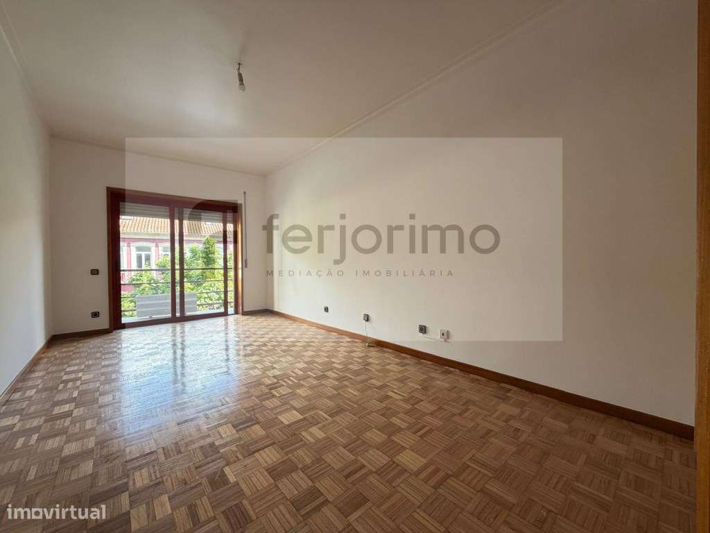 Apartamento T3 para venda no centro da Vila-5