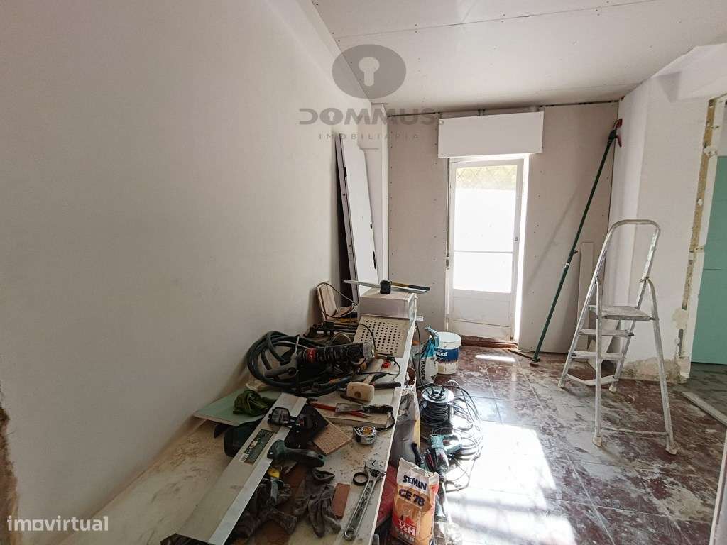 Apartamento T1 na Reboleira totalmente remodelado com terraço-6