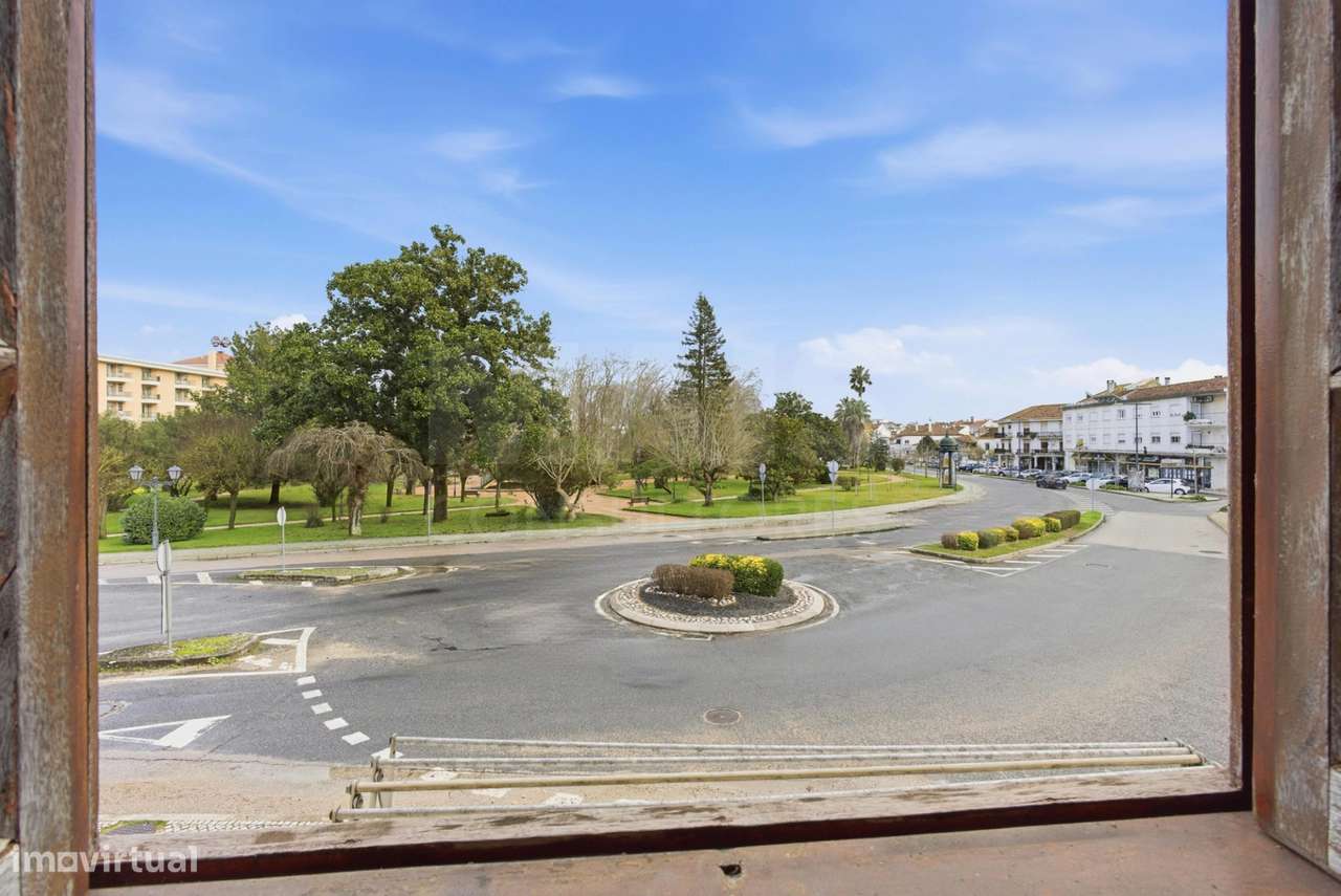 Moradia para recuperar no centro de Tomar - Grande imagem: 4/20