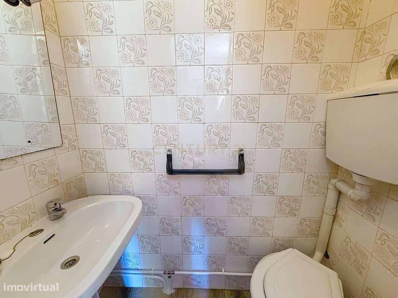 Moradia Espaçosa com 5 Quartos, Garagem Dupla e Vistas Deslumbrantes s-25