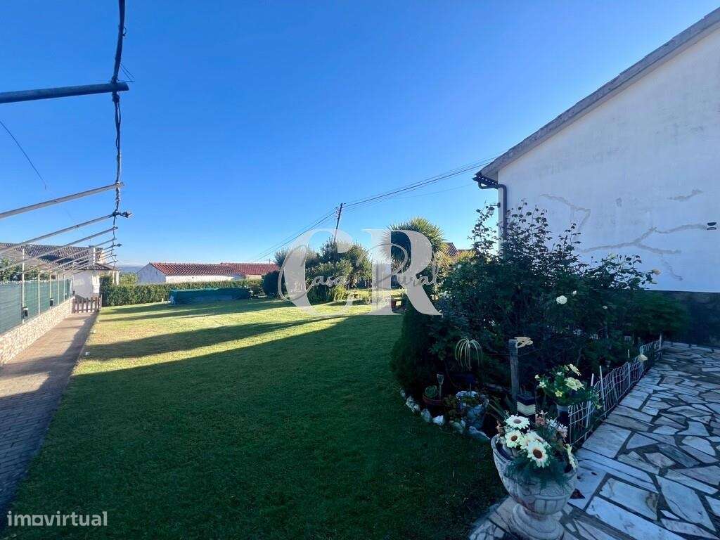 Excelente moradia térrea e independente com jardim em Arega - Figueiró-27