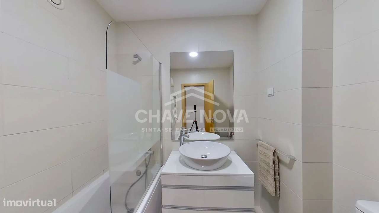 T2 | Suite | Lugar de Garagem | Arrumos | Varandim-18