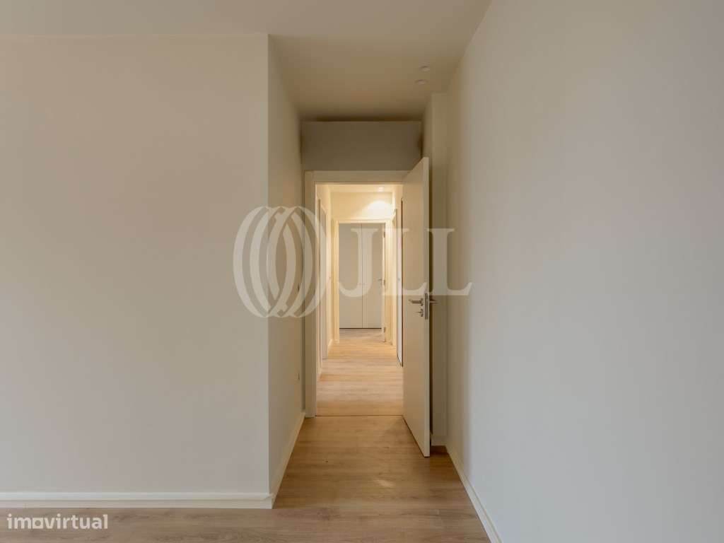 Apartamento T4 com varanda e garagem nas Antas Porto-11