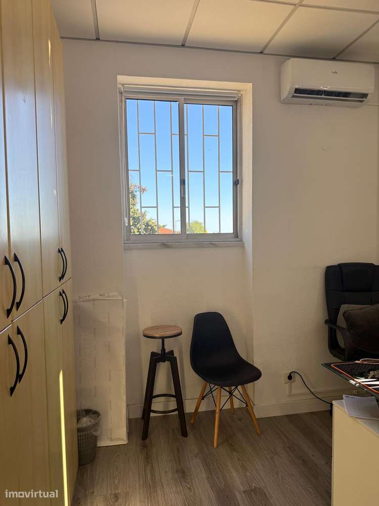 VENDE-SE LOJA BEM LOCALIZADA,  MONTRA PANORAMICA JUNTO NACIONAL 10-3