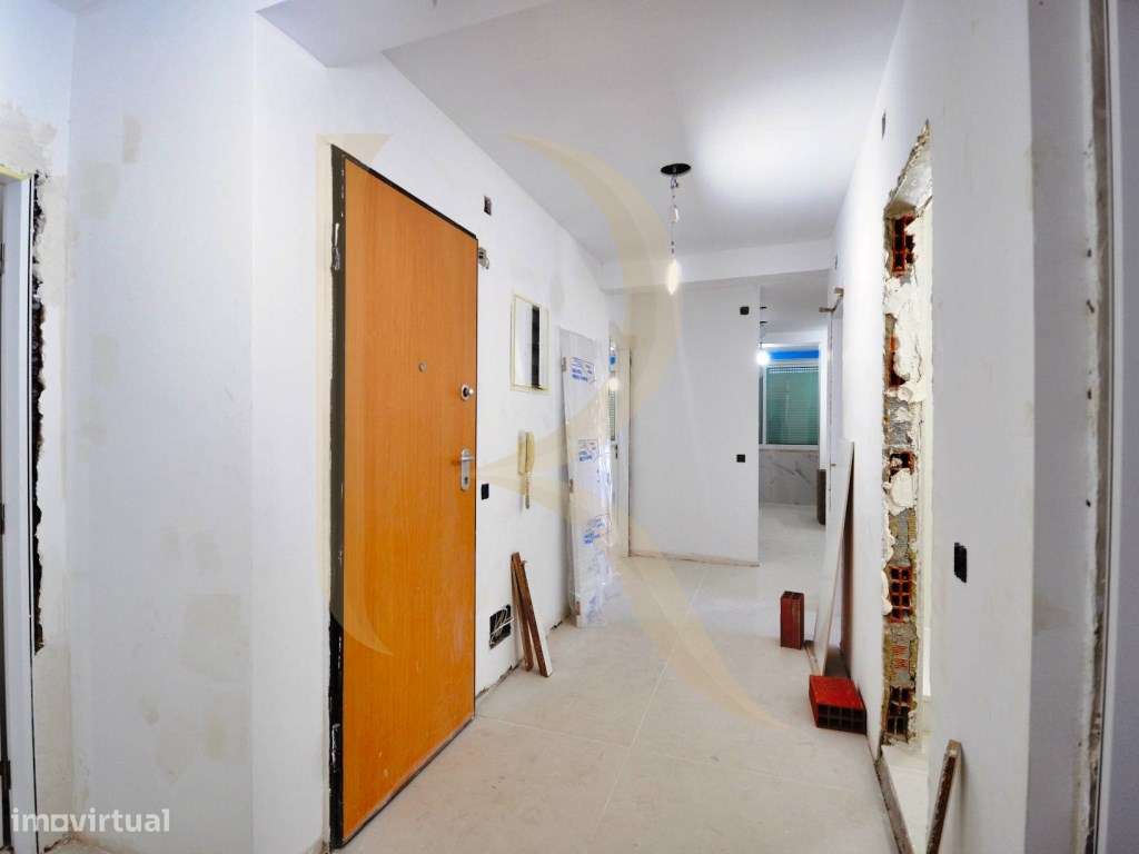 Apartamento T4 remodelado no Laranjeiro - Almada-8