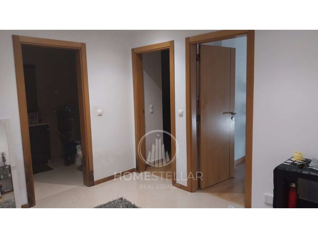 Apartamento T2 Atalaia com Arrecadação e Parqueamento-7