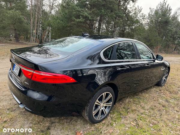 Jaguar XF 2.0 T Prestige - 4