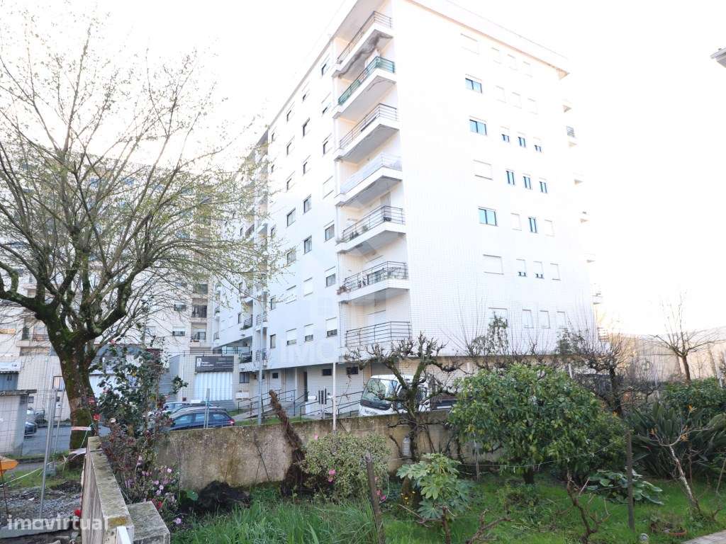 Venda Apartamento T2 Mobilado e Equipado em Lomar, Braga-19