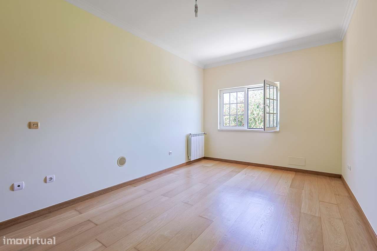 Quintinha, com moradia térrea, a 20 minutos de Lisboa-9