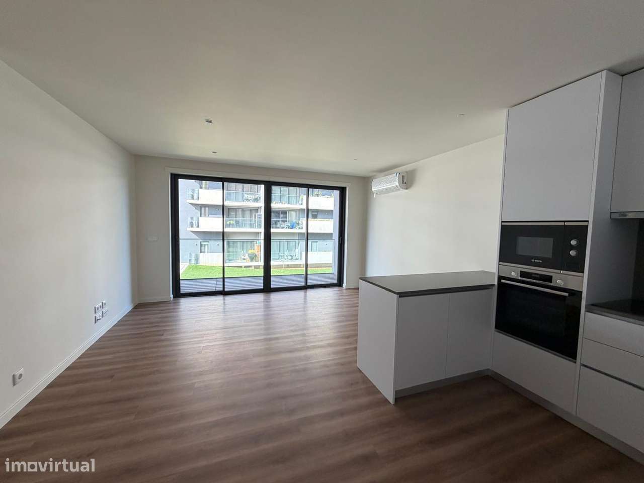 Apartamento T2 Varanda Garagem Pronto Habitar Parque Lavandeira-7