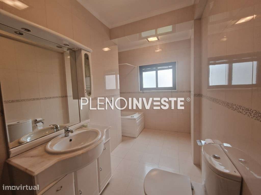 Moradia V3 com Garagem em Vale Milhaços-11