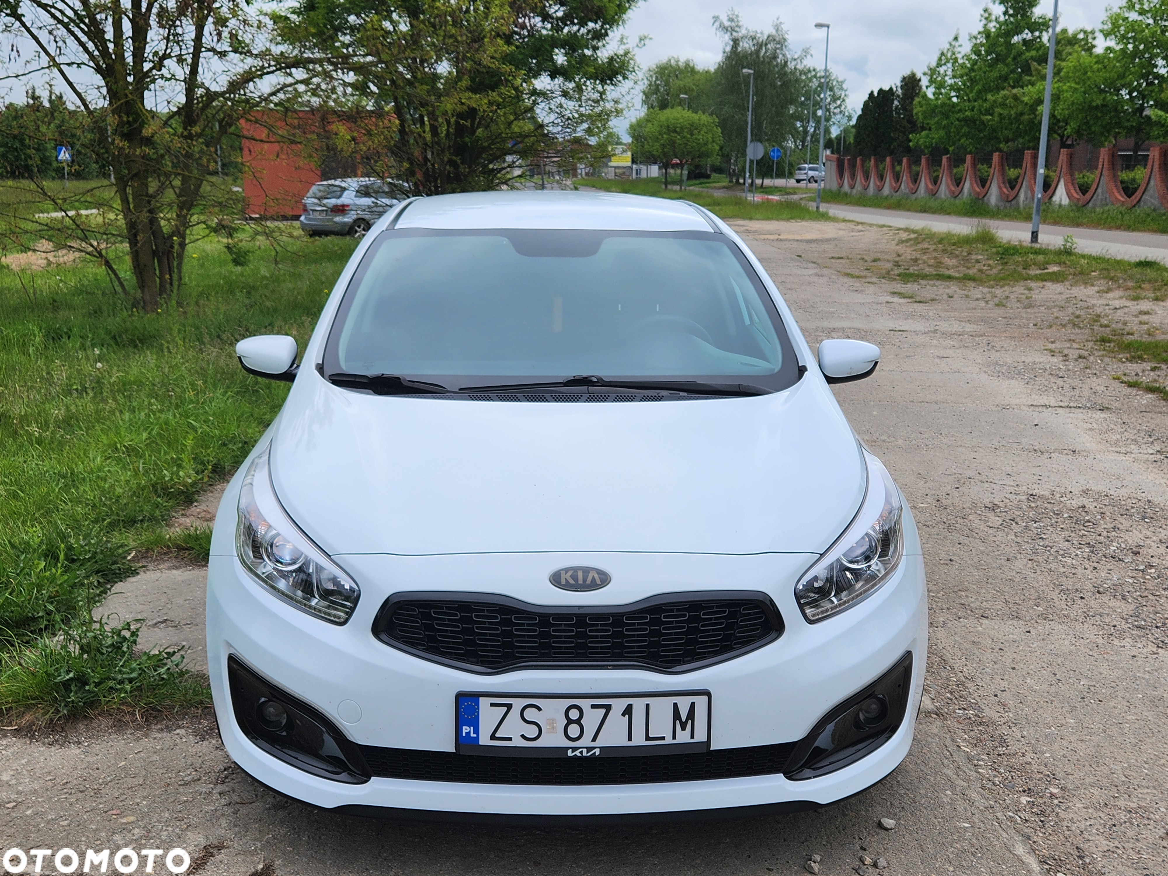 Kia Ceed - 12