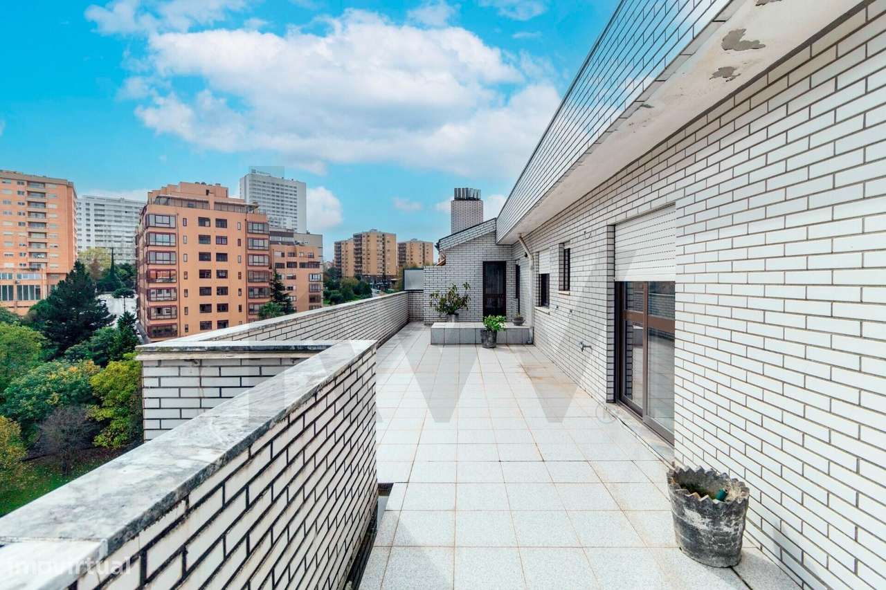 T3 c/ 127m2 Privativos e 101m2 de Terraços (Box + Lugar) | Santa Marin-0
