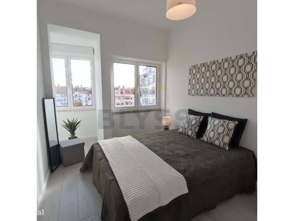 Apartamento T3, em Remodelação Total situado em Benfica, *Oferta da...-12